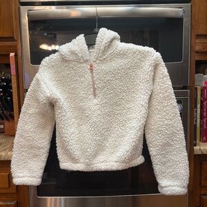 Cute, Hooded, Fuzzy Girls Pullover Top With Neckline Zipper.  Sz. 7/S.